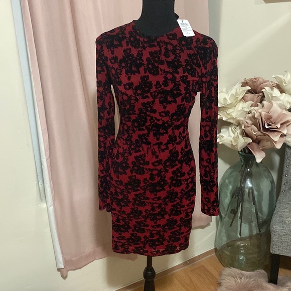 Windsor Dresses & Skirts - ❤️ NWT🔥 Red and Black Velvet Dress